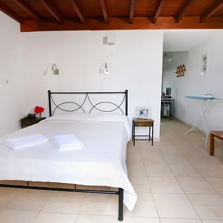 Apartment The Birds Perissa (Santorini)